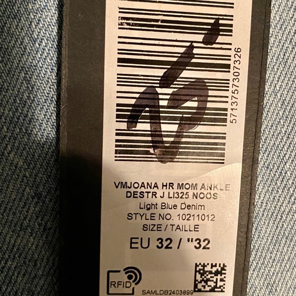 NBW w/Tag. Brand: Vero Moda. Style: Rise Rise High Riae - Picture 5 of 5